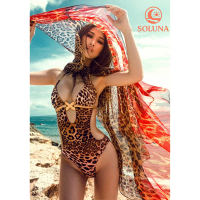 khăn lụa họa tiết cùng bikini liền thân