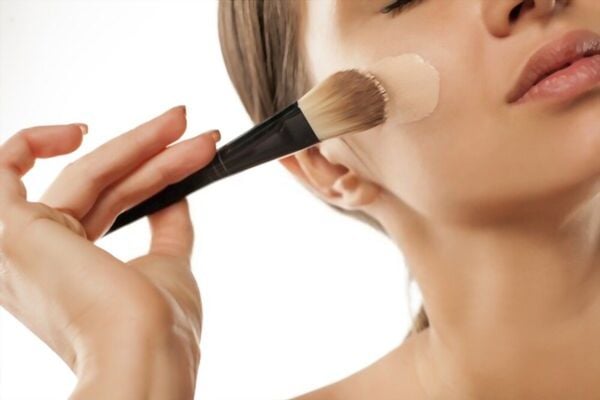 makeup đi biển bôi kem nền không trôi